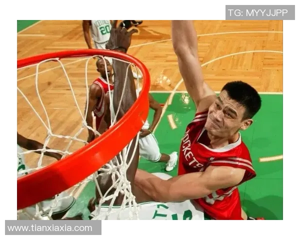 姚明精彩助攻瞬间回顾展现巨人之手的传球艺术与篮球智慧